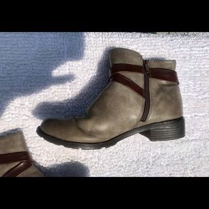 Gray Euro Soft ankle boots. Size 8